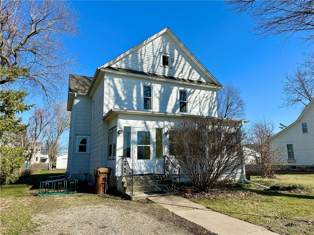 1016 ELM ST, GRINNELL, IA 50112, photo 1 of 34