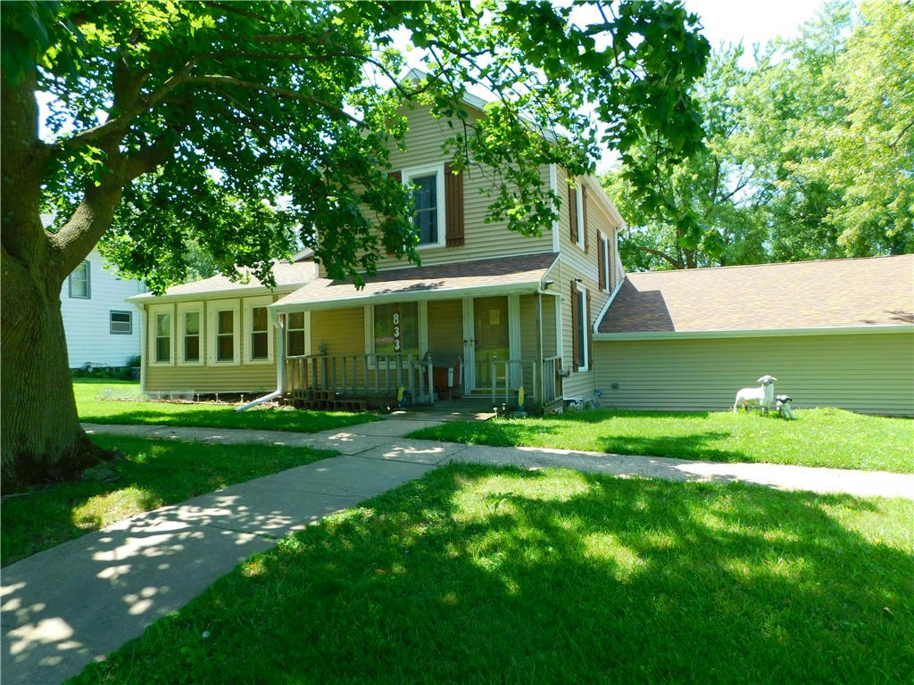 833 PRINCE ST, GRINNELL, IA 50112, photo 1 of 23