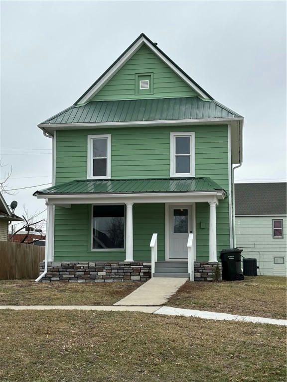 1423 3RD ST, PERRY, IA 50220, photo 1 of 15