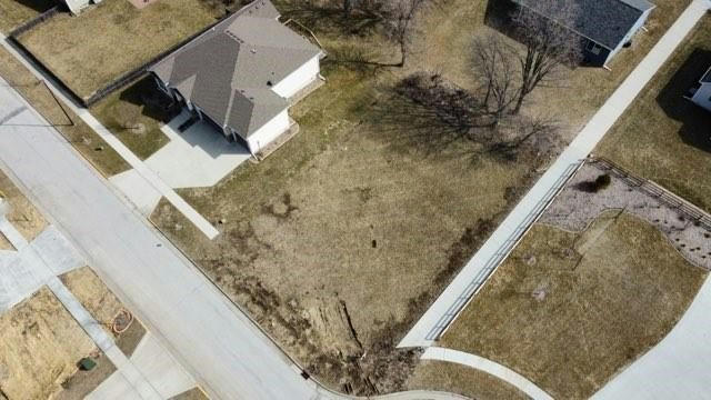 526 BELLFLOWER DR, AMES, IA 50014, photo 3 of 7