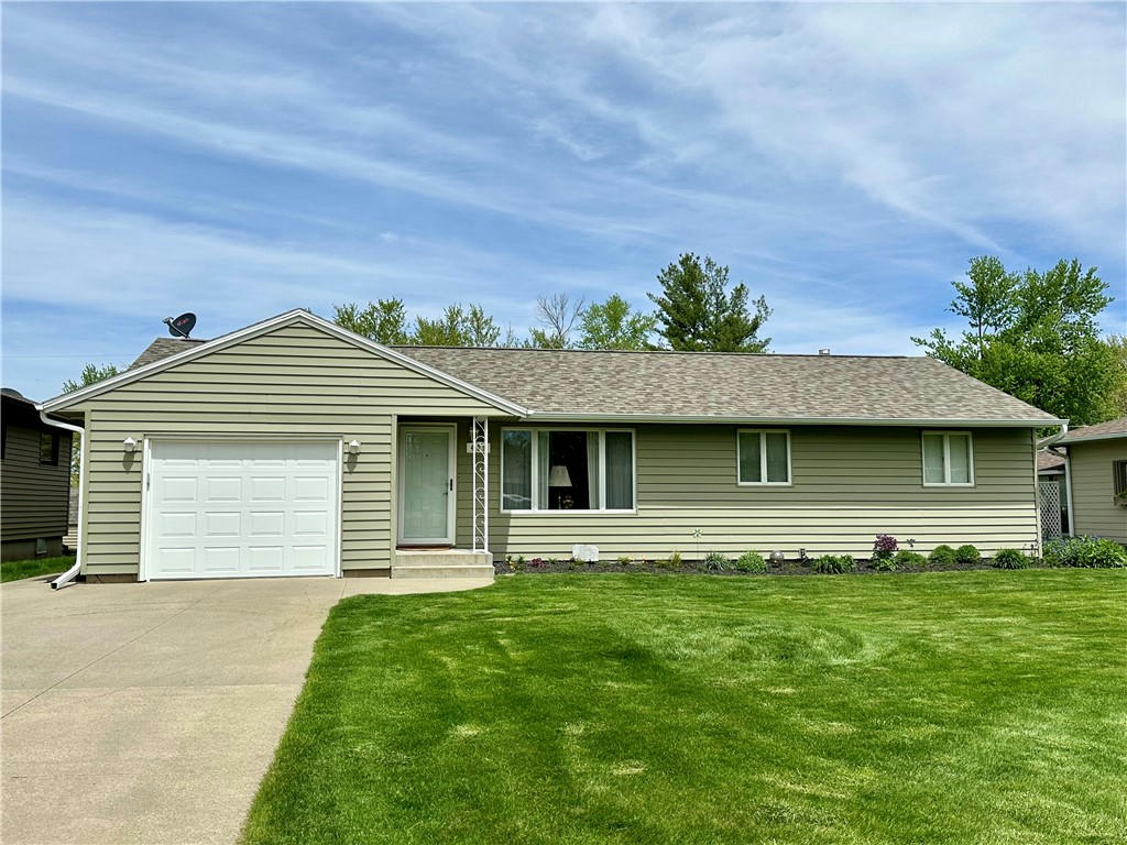 409 13TH AVE, GRINNELL, IA 50112, photo 1 of 31