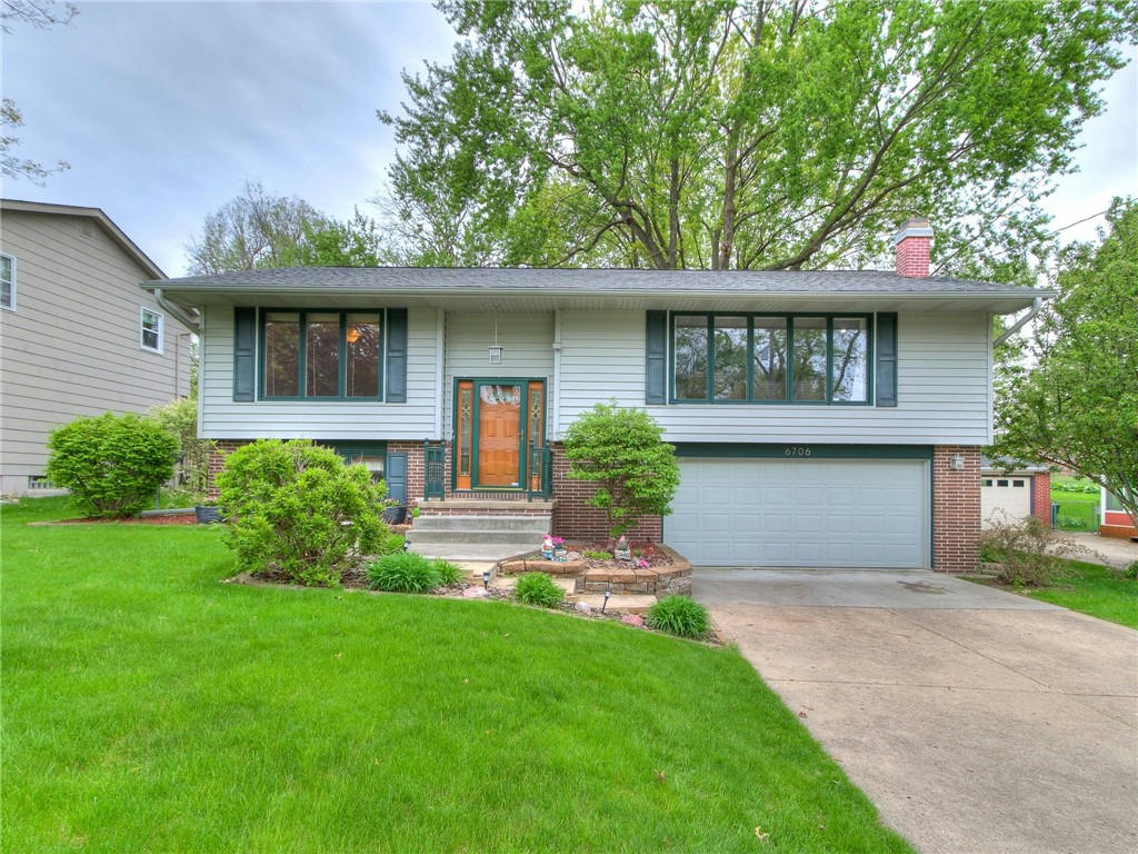 6706 SHERIDAN AVE, DES MOINES, IA 50322, photo 1 of 26